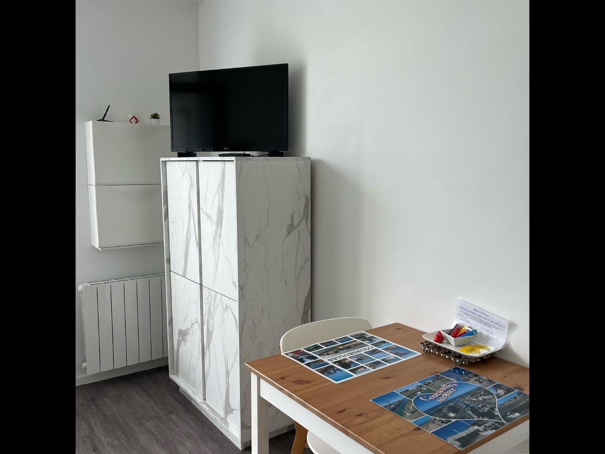 Le Petit Normand - Studio Avec Jardin A 500 M De La Plage Courseulles-sur-Mer Ngoại thất bức ảnh