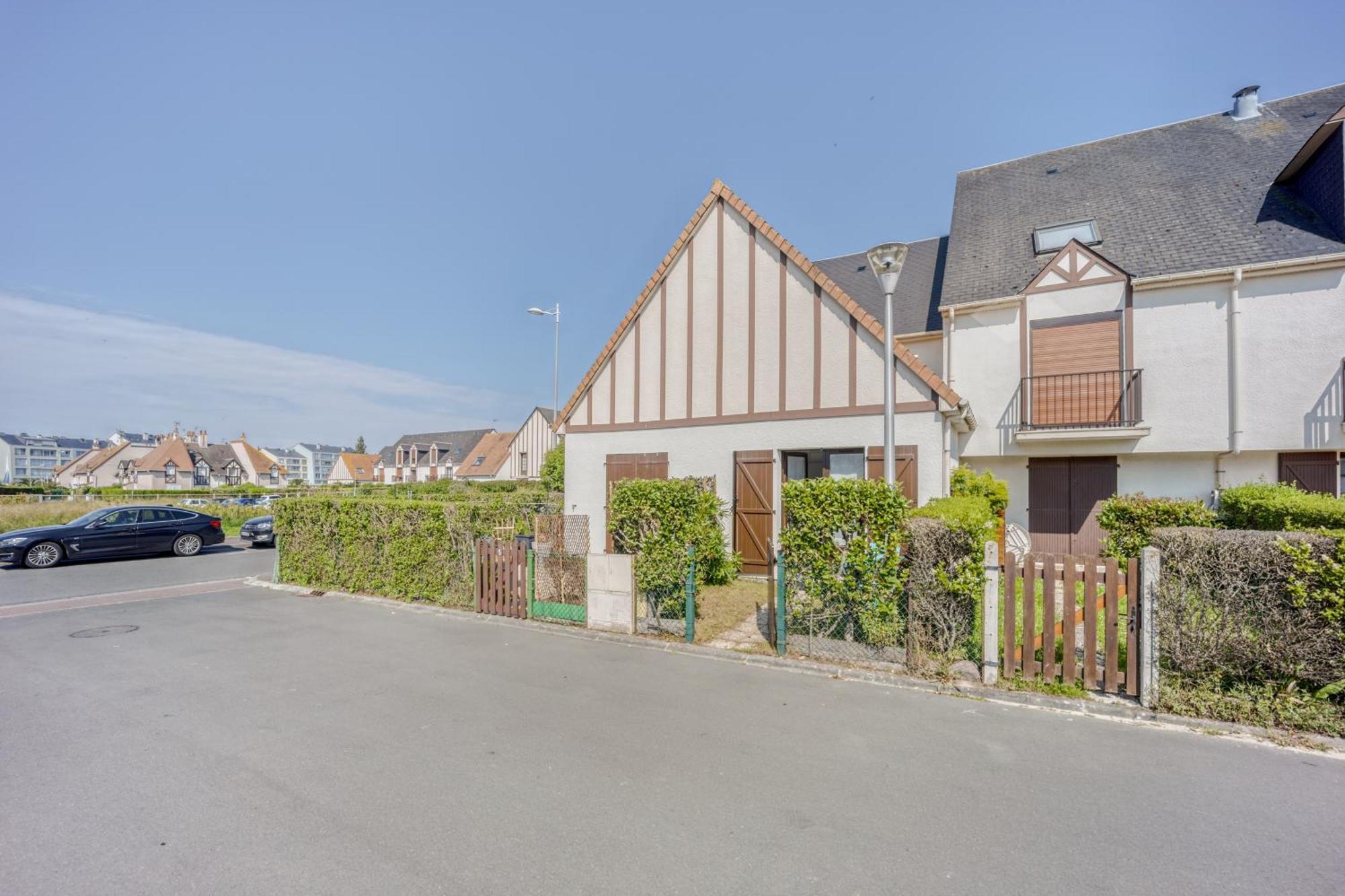 Le Petit Normand - Studio Avec Jardin A 500 M De La Plage Courseulles-sur-Mer Ngoại thất bức ảnh